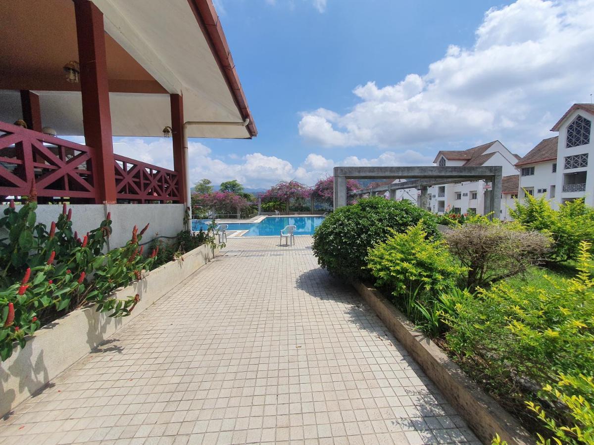Selesa Hillhomes Golf Resort - M6Gp Бентонг Екстериор снимка
